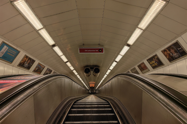 Budapest, M2 metró, Kossuth Lajos tér, bélyegkép
