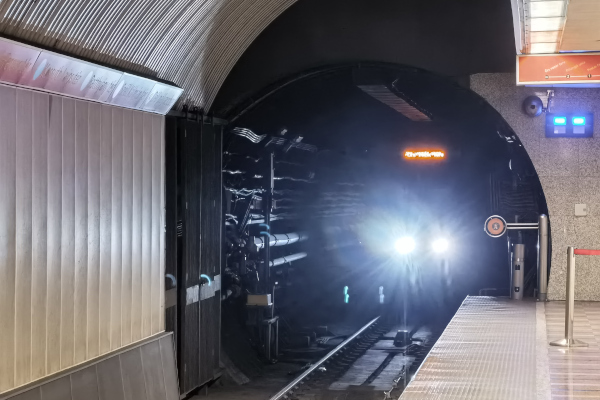 Budapest, M2 metró, Deák Ferenc tér, bélyegkép