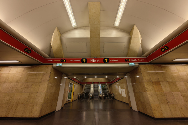 Budapest, M2 metró, Deák Ferenc tér, bélyegkép