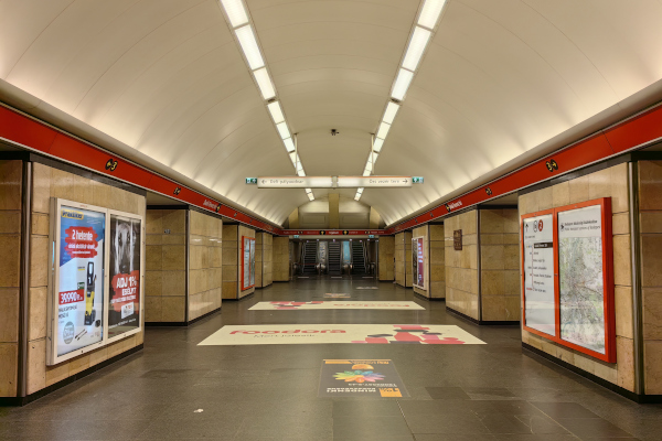 Budapest, M2 metró, Deák Ferenc tér, bélyegkép