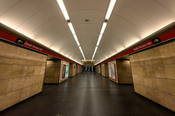 Budapest, M2 metró, Deák Ferenc tér, bélyegkép