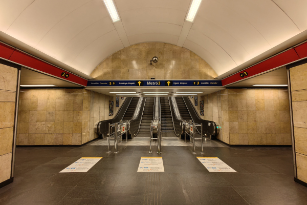 Budapest, M2 metró, Deák Ferenc tér, bélyegkép
