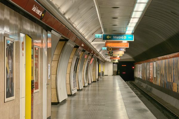 Budapest, M2 metró, Deák Ferenc tér, bélyegkép