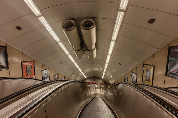 Budapest, M2 metró, Deák Ferenc tér, bélyegkép