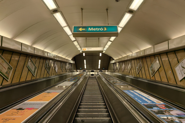 Budapest, M2 metró, Deák Ferenc tér, bélyegkép