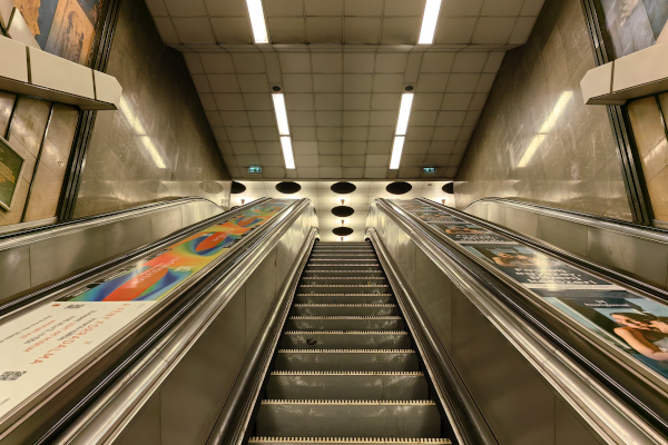 Budapest, M2 metró, Deák Ferenc tér, bélyegkép