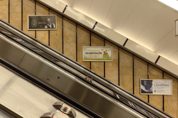 Budapest, M2 metró, Deák Ferenc tér, bélyegkép