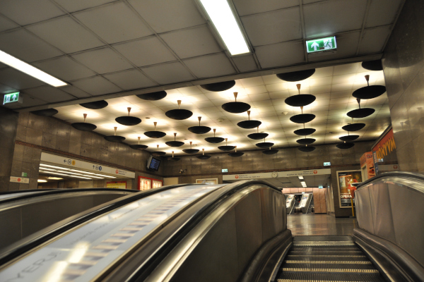 Budapest, M2 metró, Deák Ferenc tér, bélyegkép