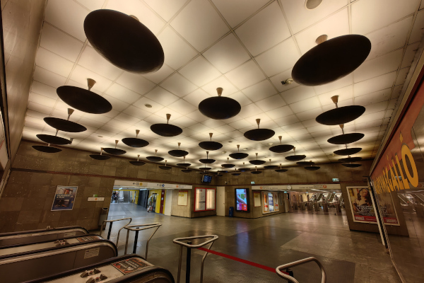 Budapest, M2 metró, Deák Ferenc tér, bélyegkép