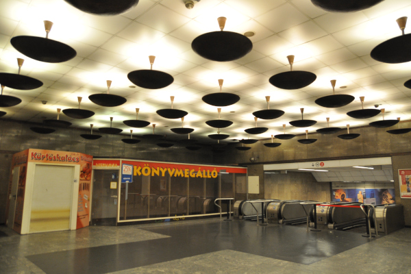 Budapest, M2 metró, Deák Ferenc tér, bélyegkép