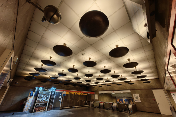 Budapest, M2 metró, Deák Ferenc tér, bélyegkép