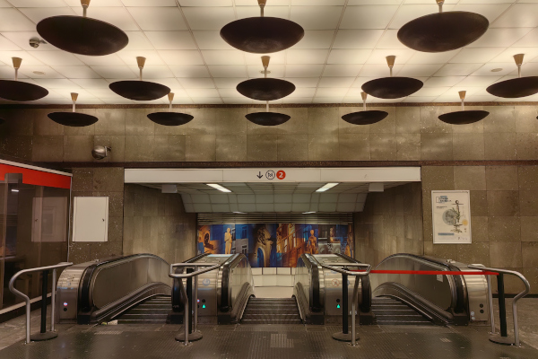 Budapest, M2 metró, Deák Ferenc tér, bélyegkép