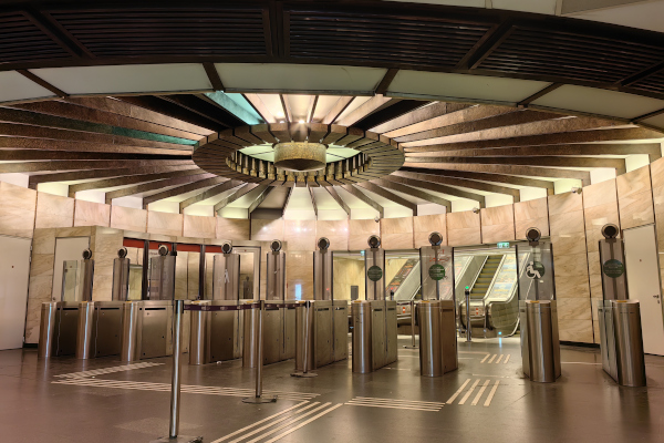 Budapest, M2 metró, Deák Ferenc tér, bélyegkép