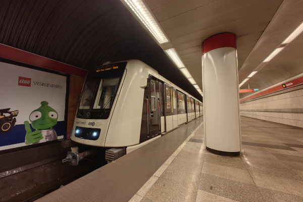 Budapest, M2 metró, Astoria, bélyegkép