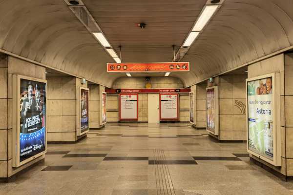 Budapest, M2 metró, Astoria, bélyegkép