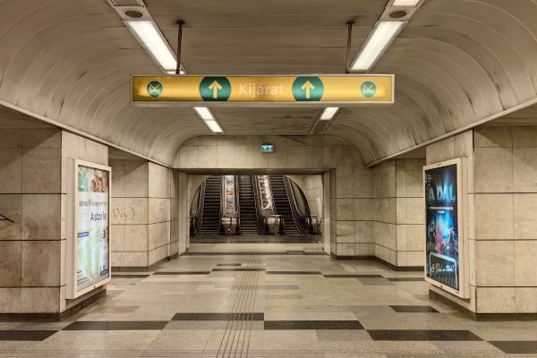 Budapest, M2 metró, Astoria, bélyegkép