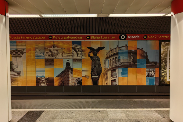 Budapest, M2 metró, Astoria, bélyegkép