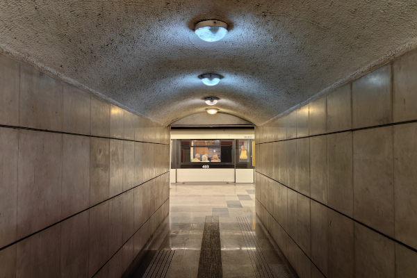 Budapest, M2 metró, Astoria, bélyegkép