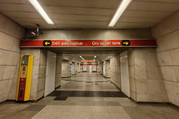 Budapest, M2 metró, Astoria, bélyegkép