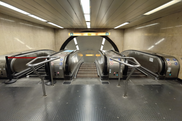 Budapest, M2 metró, Astoria, bélyegkép