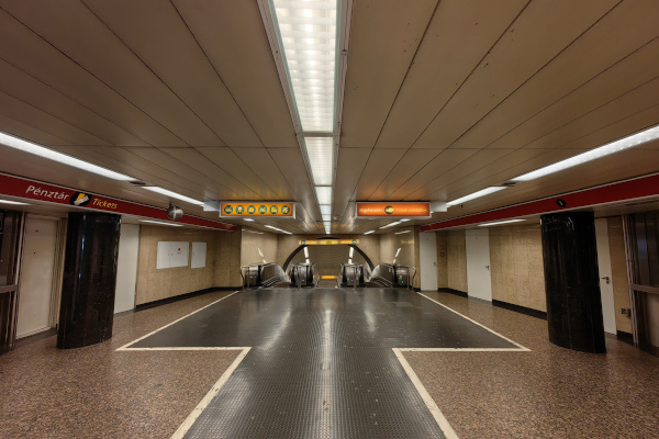 Budapest, M2 metró, Astoria, bélyegkép