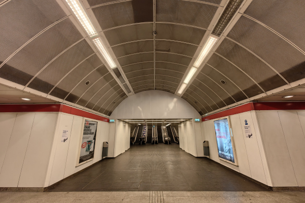 Budapest, M2 metró, Blaha Lujza tér, bélyegkép