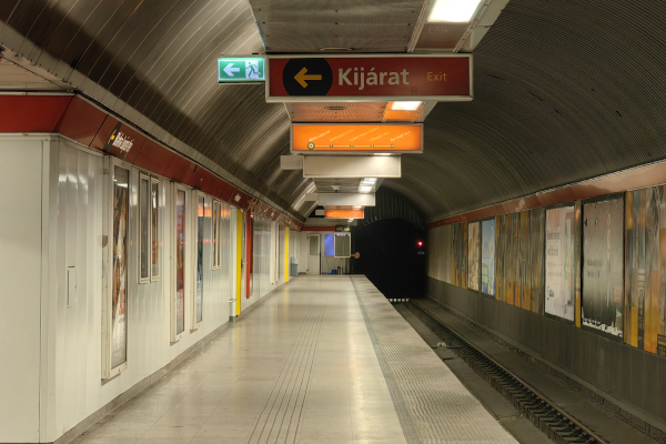 Budapest, M2 metró, Blaha Lujza tér, bélyegkép