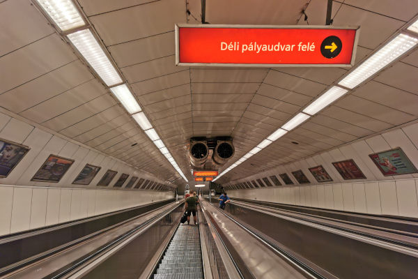 Budapest, M2 metró, Blaha Lujza tér, bélyegkép