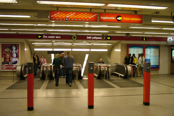 Budapest, M2 metró, Blaha Lujza tér, bélyegkép