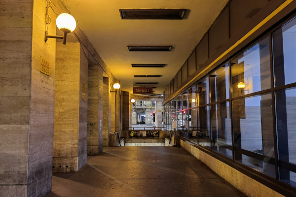 Budapest, M2 metró, Blaha Lujza tér, bélyegkép