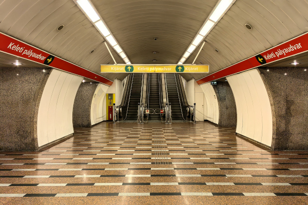 Budapest, M2 metró, Keleti pályaudvar, bélyegkép