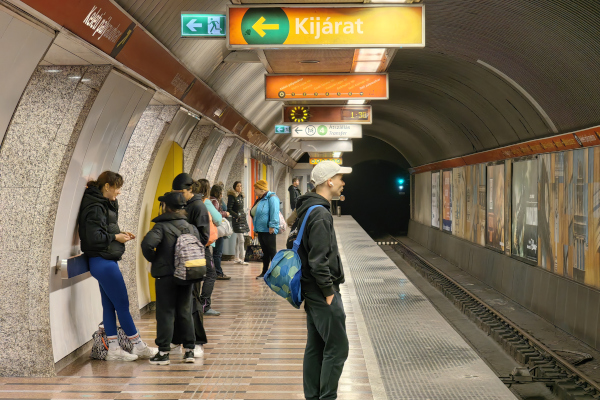 Budapest, M2 metró, Keleti pályaudvar, bélyegkép