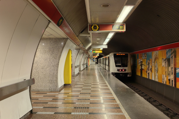 Budapest, M2 metró, Keleti pályaudvar, bélyegkép