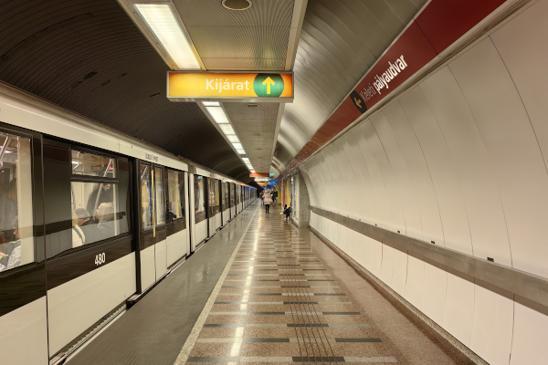 Budapest, M2 metró, Keleti pályaudvar, bélyegkép
