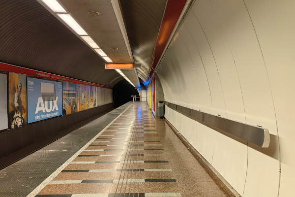 Budapest, M2 metró, Keleti pályaudvar, bélyegkép