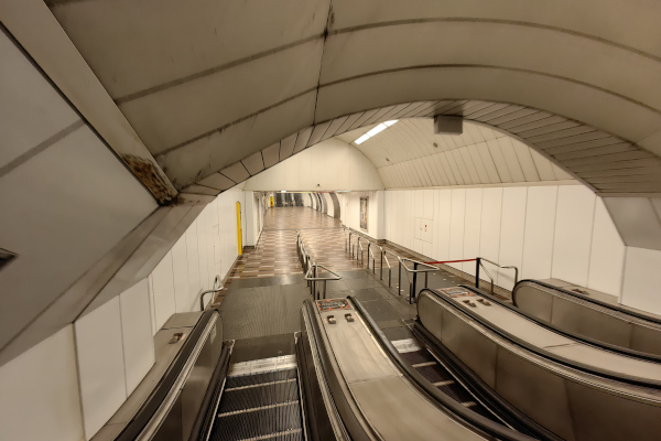 Budapest, M2 metró, Keleti pályaudvar, bélyegkép