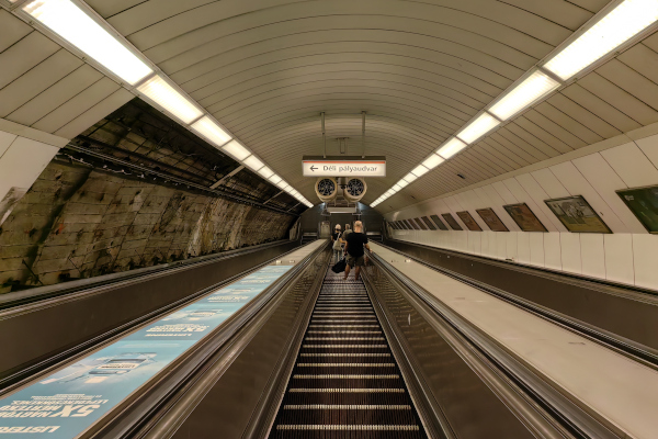 Budapest, M2 metró, Keleti pályaudvar, bélyegkép