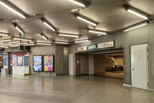 Budapest, M2 metró, Keleti pályaudvar, bélyegkép