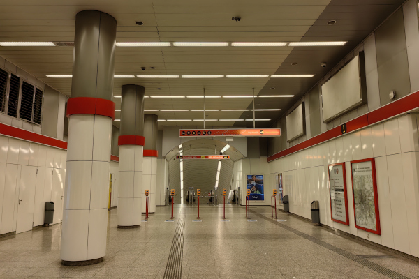 Budapest, M2 metró, Keleti pályaudvar, bélyegkép