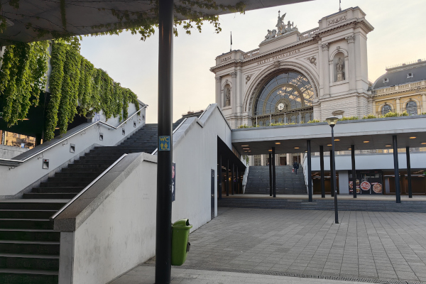 Budapest, M2 metró, Keleti pályaudvar, bélyegkép