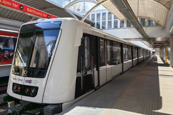 Budapest, M2 metró, Pillangó utca, bélyegkép