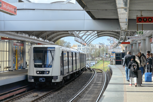 Budapest, M2 metró, Pillangó utca, bélyegkép