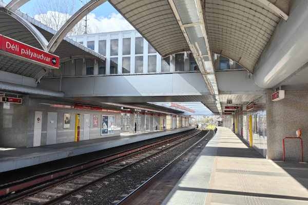 Budapest, M2 metró, Pillangó utca, bélyegkép