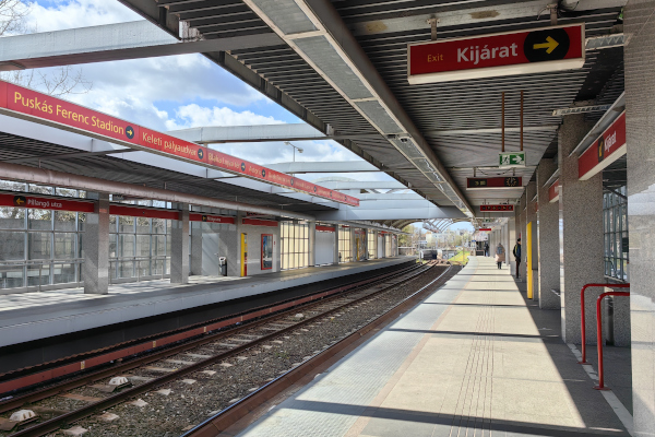 Budapest, M2 metró, Pillangó utca, bélyegkép