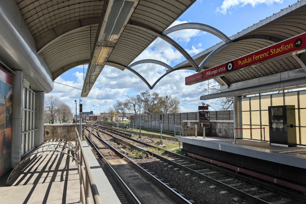 Budapest, M2 metró, Pillangó utca, bélyegkép