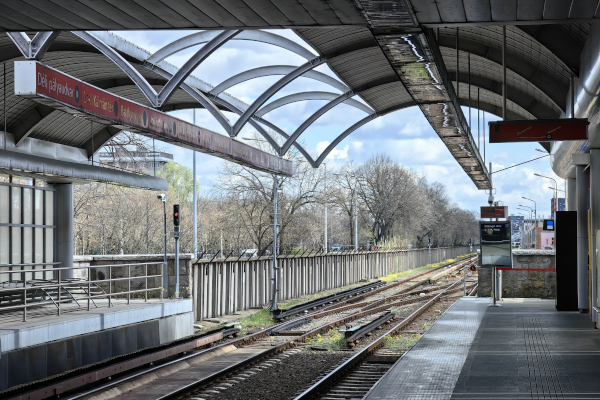 Budapest, M2 metró, Pillangó utca, bélyegkép