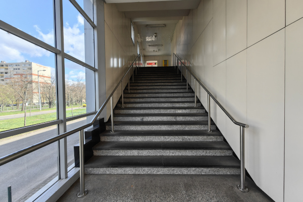 Budapest, M2 metró, Pillangó utca, bélyegkép