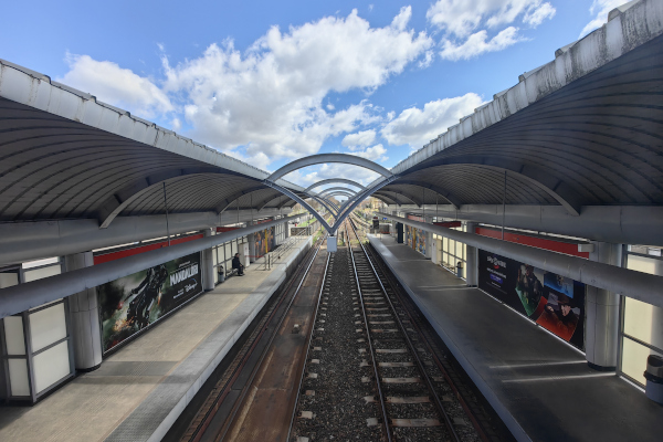 Budapest, M2 metró, Pillangó utca, bélyegkép