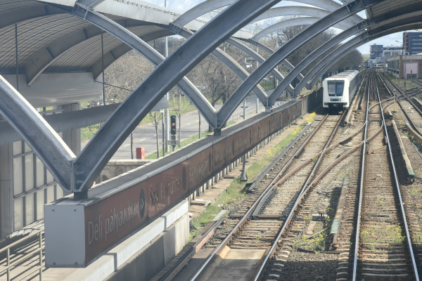 Budapest, M2 metró, Pillangó utca, bélyegkép