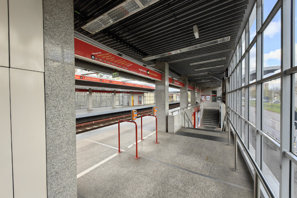 Budapest, M2 metró, Pillangó utca, bélyegkép